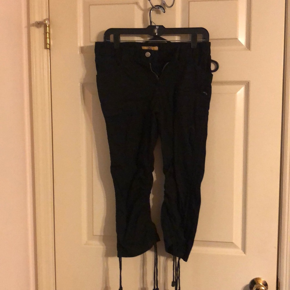 Black capris